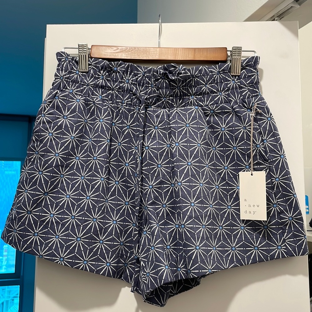 NWT high-waisted flower shorts